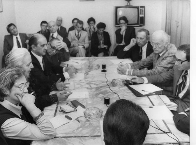 Elena Bonner e Irina Alberti a Roma, alla sede del Tempo, nell'ottobre del 1975, in occasione della conferenza stampa che Bonner diede in seguito al Premio Nobel per Sakharov.
<br> Per gentile concessione dell'Archivio privato di Tatiana Yankelevich Bonner.